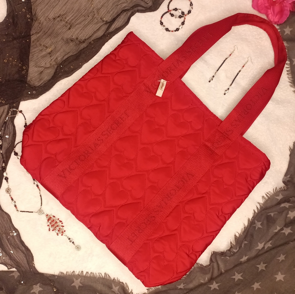 *NWT* Victoria Secrets (Large) Getaway Bag ♥️